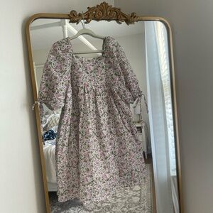 Chelsea and Violet Dillard‘s dress size large